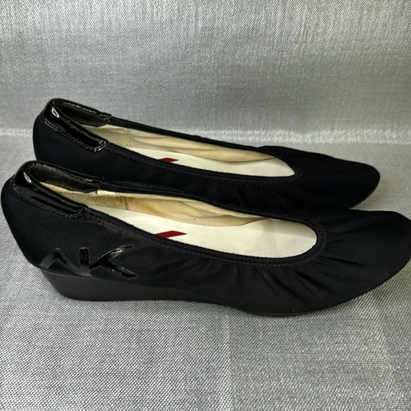 ANNE KLEIN WOMENS SHOES SIZE 9 IN VERY GOOD CONDITION USED SOLD-AS-IS. - Picture 2 of 9